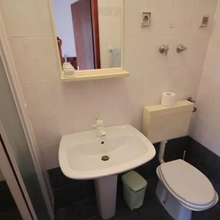 Gaestezimmer Fuer 2 Personen Ca 18 M In Novigrad, Adriakueste Kroatien Westkueste Von Istrien