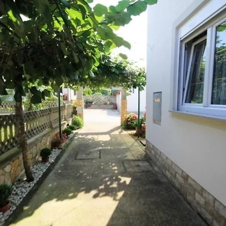 Gaestezimmer Fuer 2 Personen Ca 18 M In Novigrad, Adriakueste Kroatien Westkueste Von Istrien *