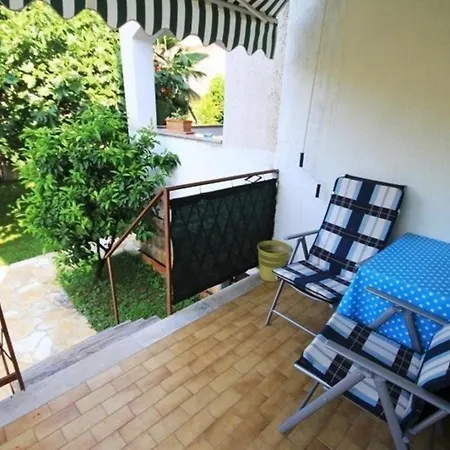 Gaestezimmer Fuer 2 Personen Ca 18 M In Novigrad, Adriakueste Kroatien Westkueste Von Istrien Apartment Karpinjan